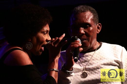 Ken Boothe (Jam) and Susan Cadogan (Jam) with The Magic Touch - This Is Ska Festival Wasserburg Rosslau 22.06.2019 (4).JPG